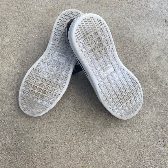 7.5 Black Suede Women’s Vikky V2 Puma Sneaker - Picture 5 of 5